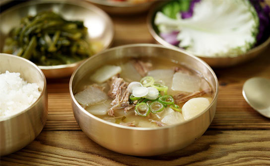 KOREAN BEEF RADISH SOUP (SOGOGI MUGUK)